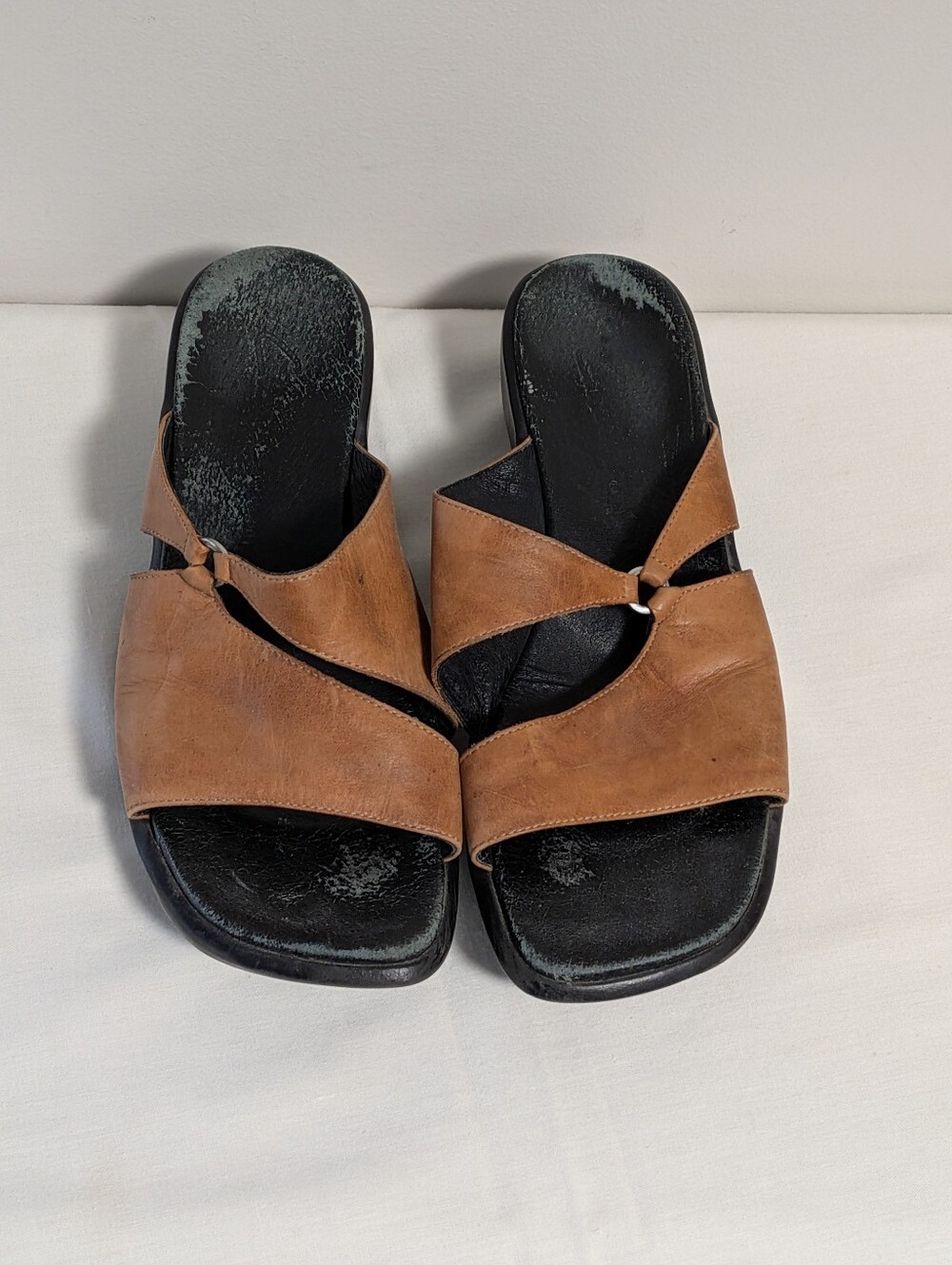 Clarks Brown Leather  Slide Sandals. Vintage. Square Toe . Fair Condition. 8.5.
